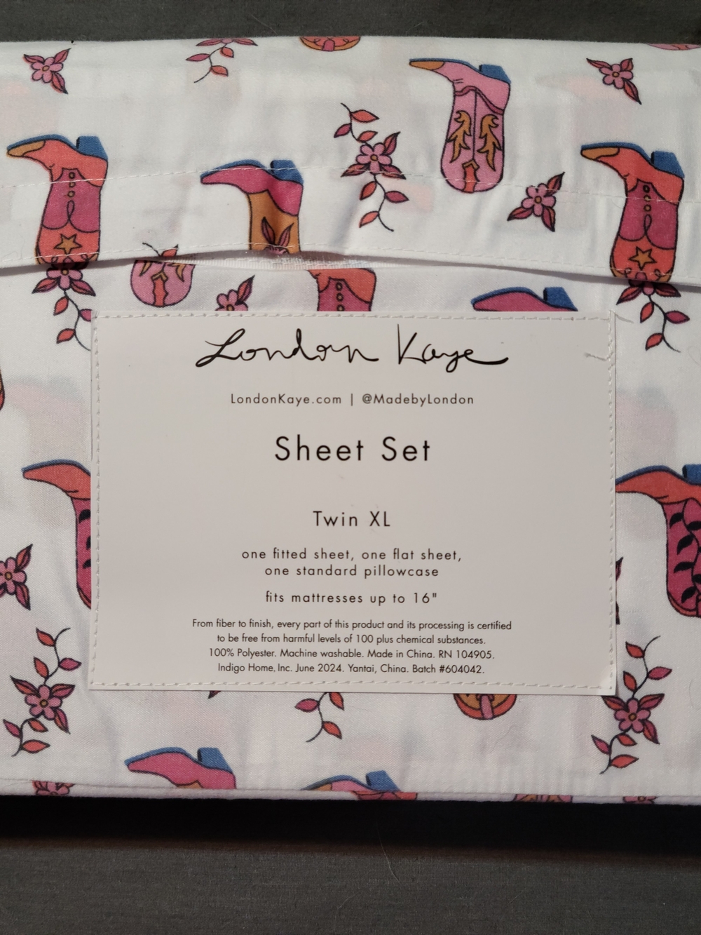 Twin XL Sheet Set in Pink Western Boot Print And LED Neon Boot